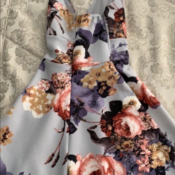 A nice cute flower 🌸 dress. - Picture 3 of 4